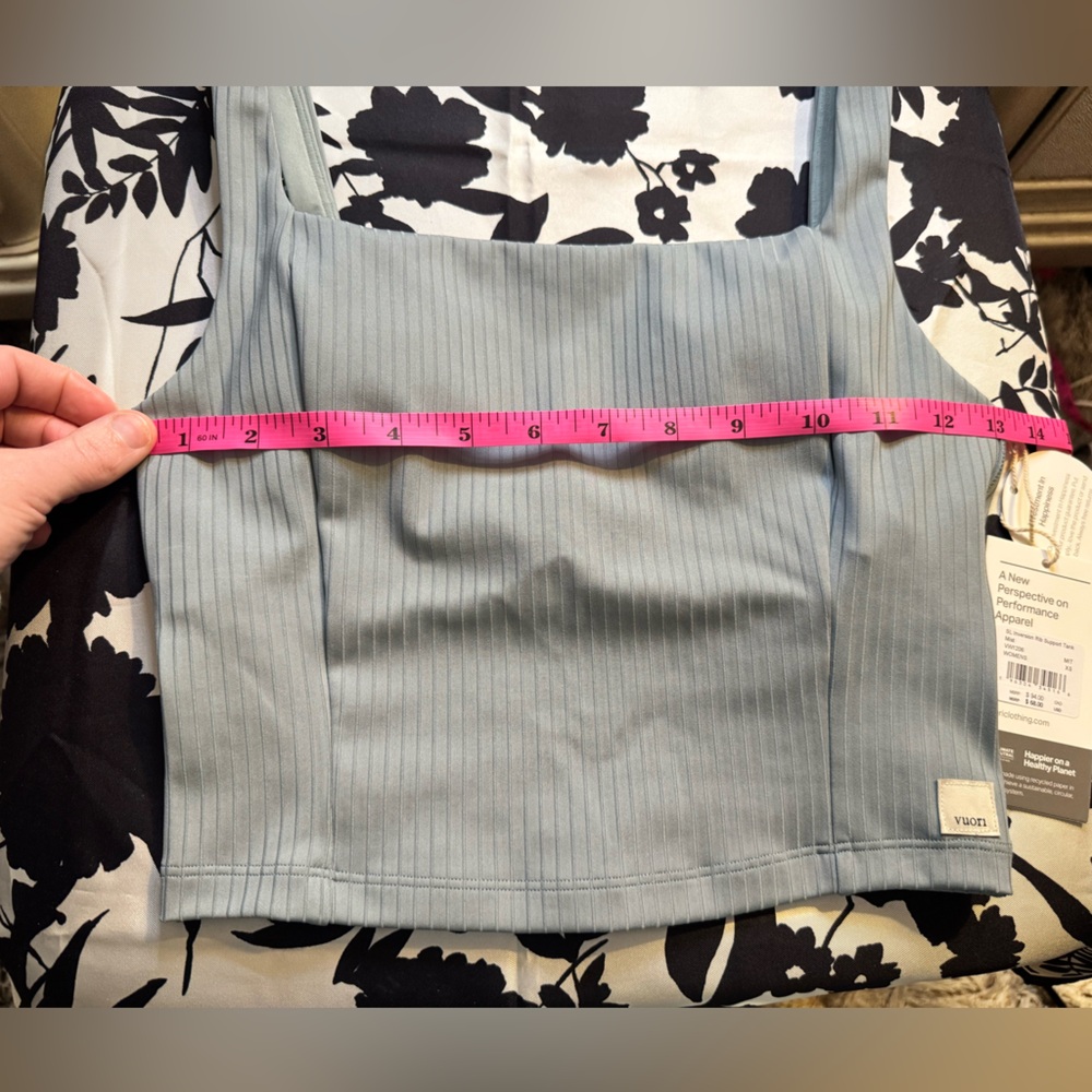 NWT Vuori inversion rib support tank in color mist, size XS never worn- set! - Picture 12 of 16